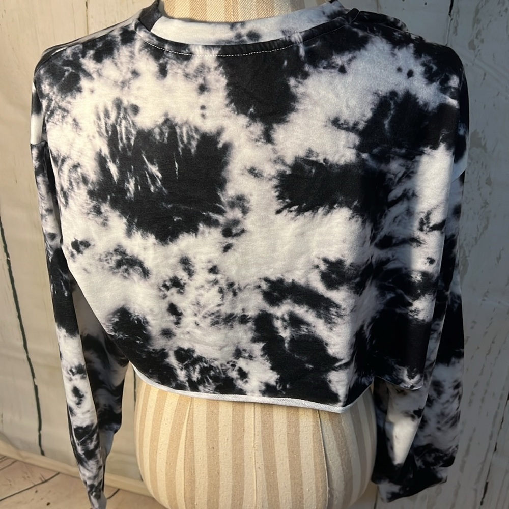 Cropped Top - Picture 3 of 5